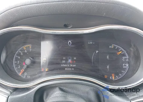 2017 Jeep Grand Cherokee Overland 4X4 z USA, uszkodzony, nr VIN 1C4RJFCT1HC728496